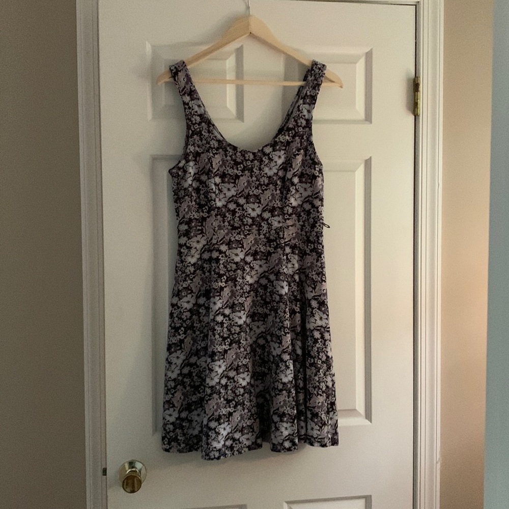 Floral slight V neck fit and flair dress (missing belt)